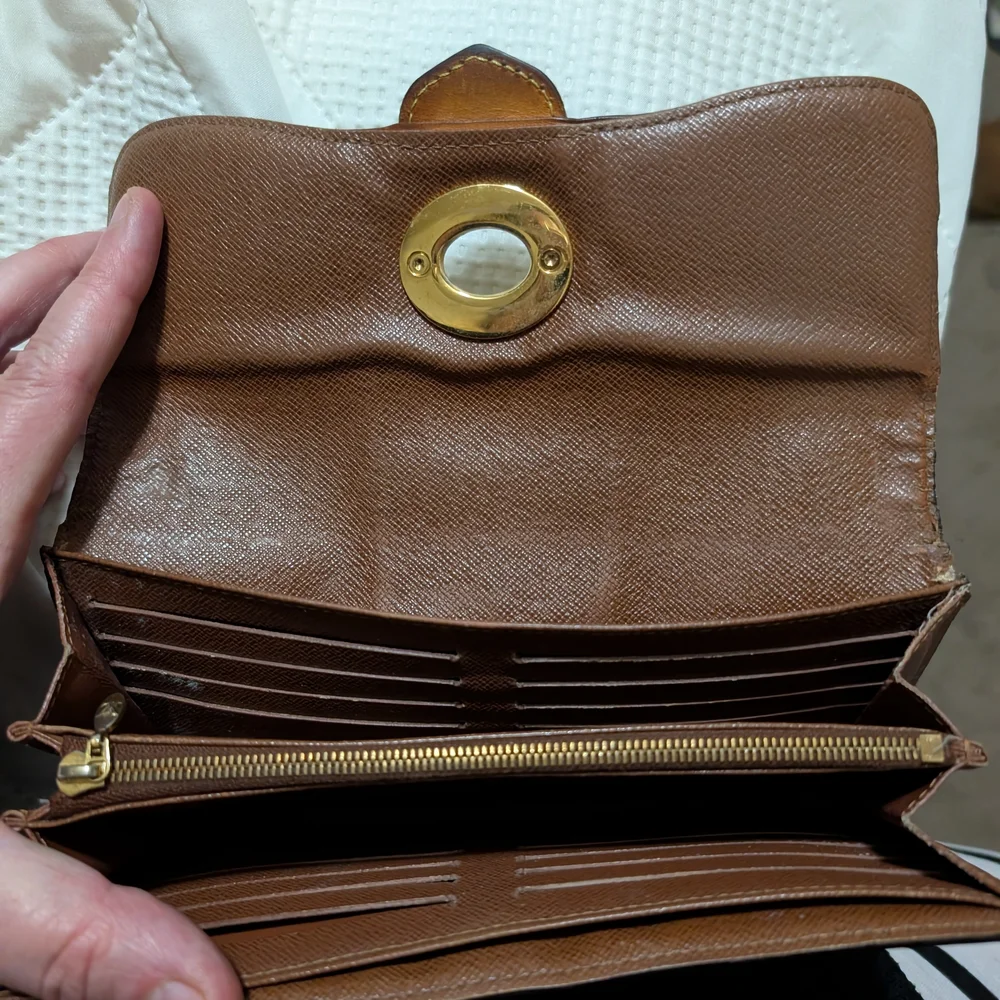 Authentic Louis Vuitton Brown and Gold Monogram Wallet - Picture 4 of 8